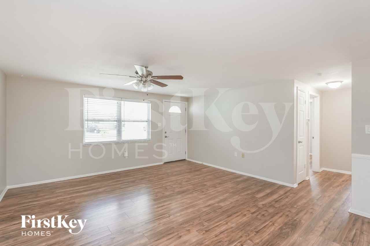 3530 Brompton Dr - Photo 3 of 19