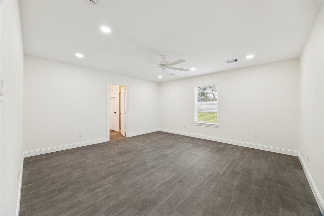 30731 Martens Rd - Photo 4 of 25