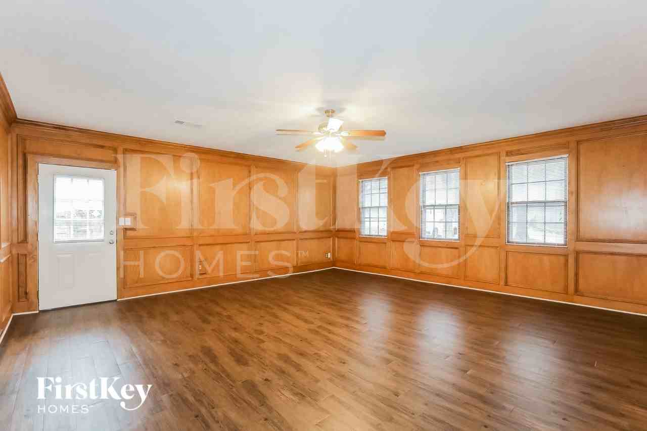 2937 Pebble Ln - Photo 3 of 15