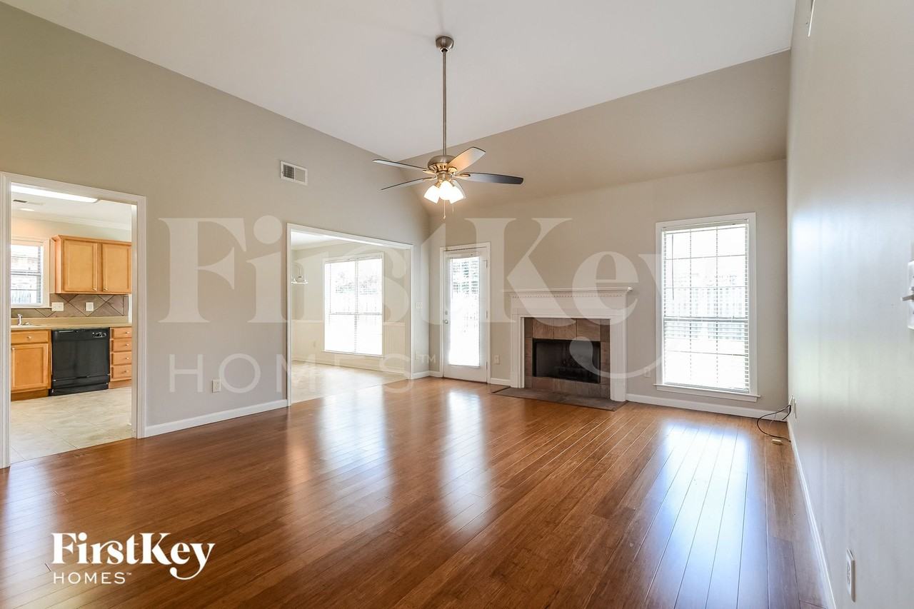 213 Queens Gate - Photo 3 of 15