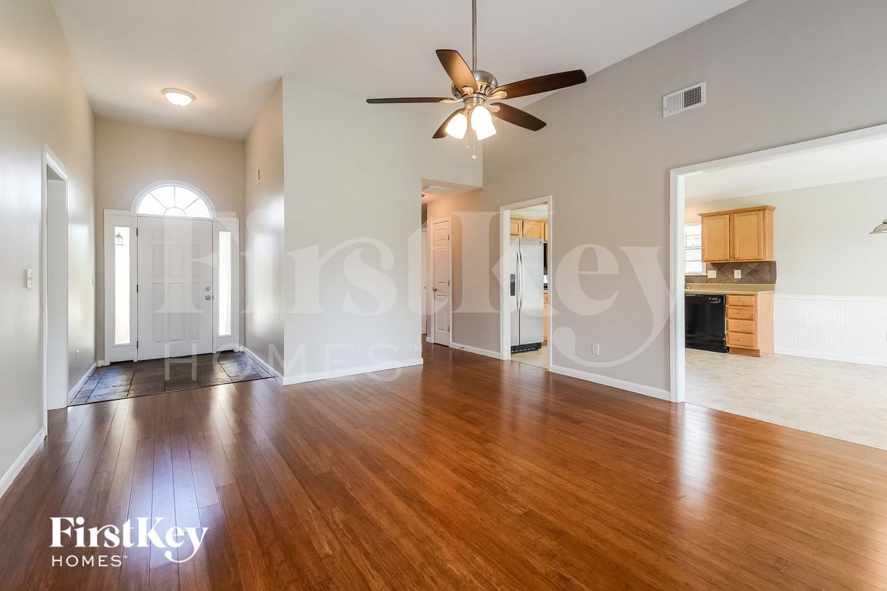 213 Queens Gate - Photo 4 of 15