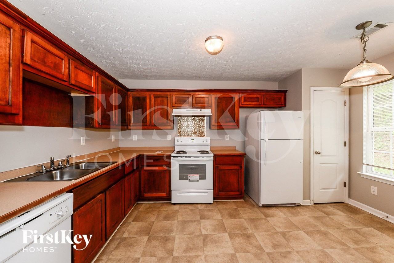 208 Cane Ave Se - Photo 6 of 15