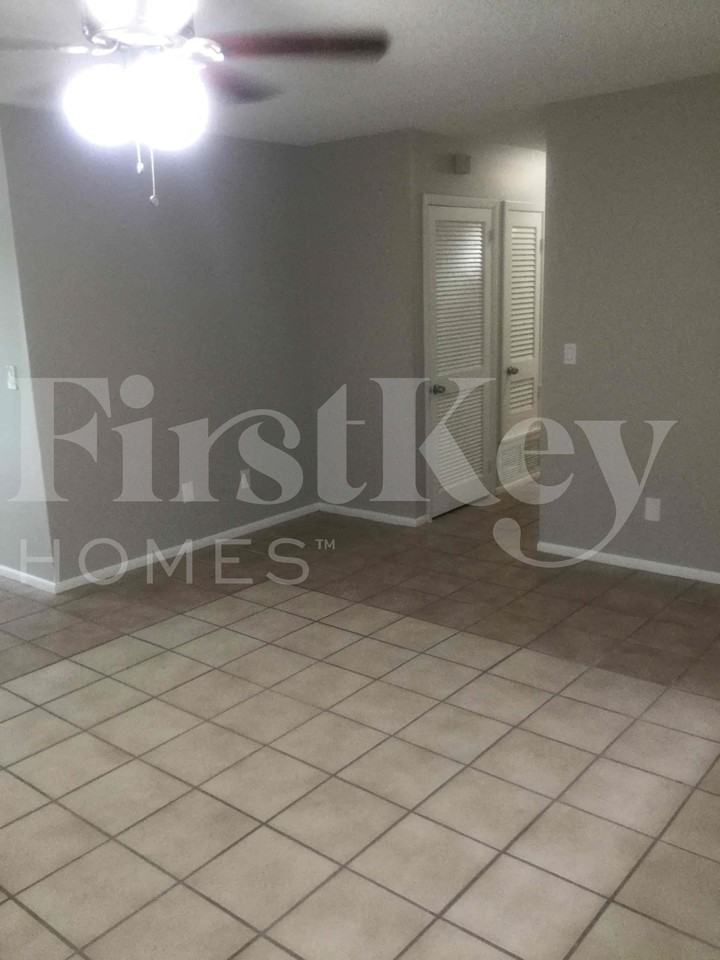 202 Sw Reynolds Ave - Photo 3 of 21