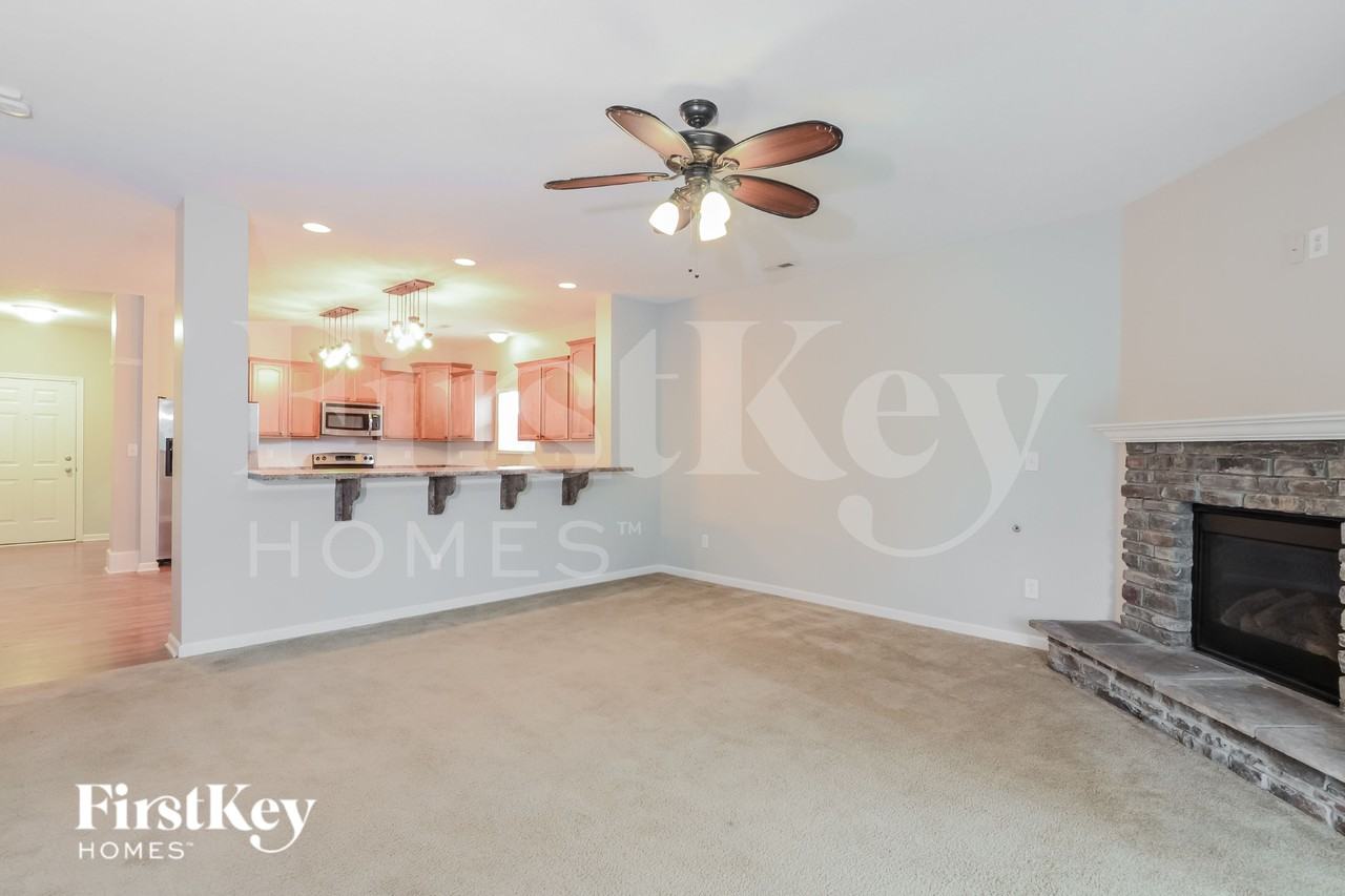 1853 Archbury Dr - Photo 3 of 15