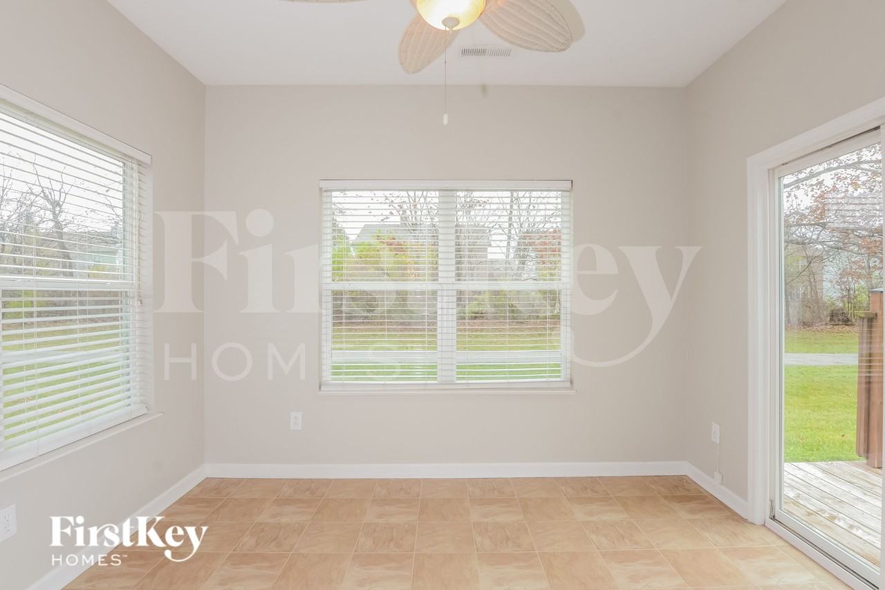 1853 Archbury Dr - Photo 4 of 15