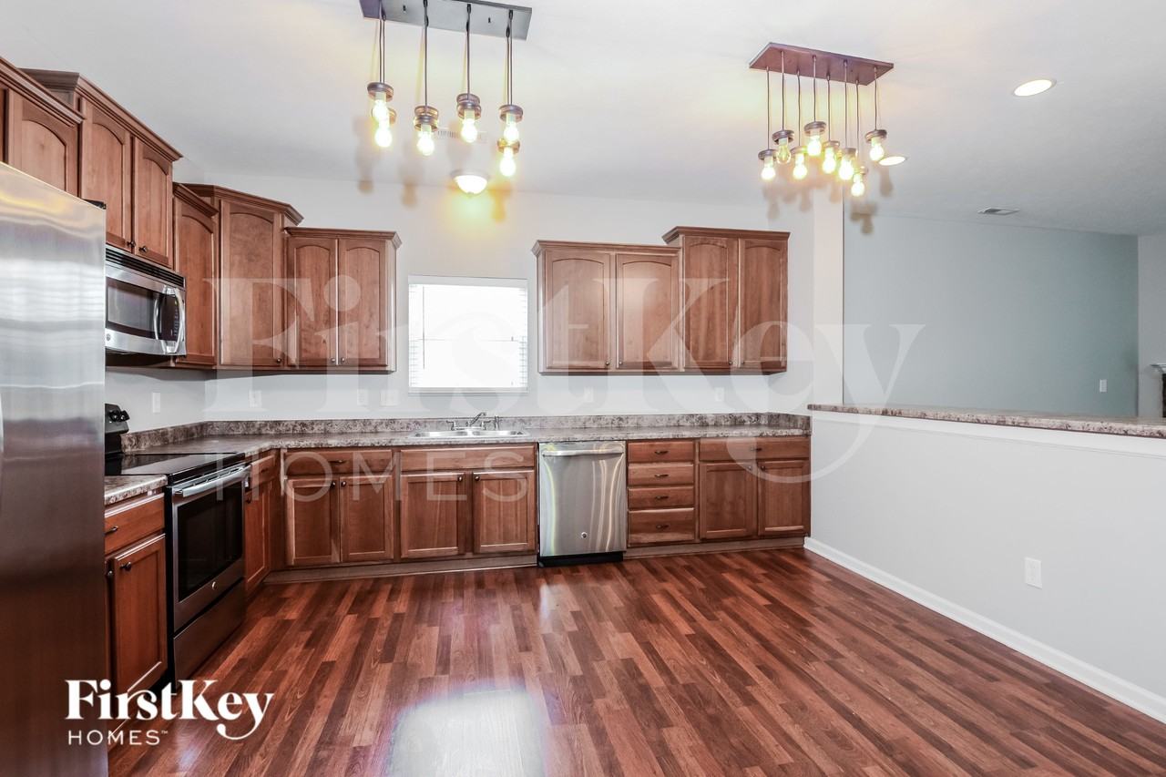 1853 Archbury Dr - Photo 5 of 15