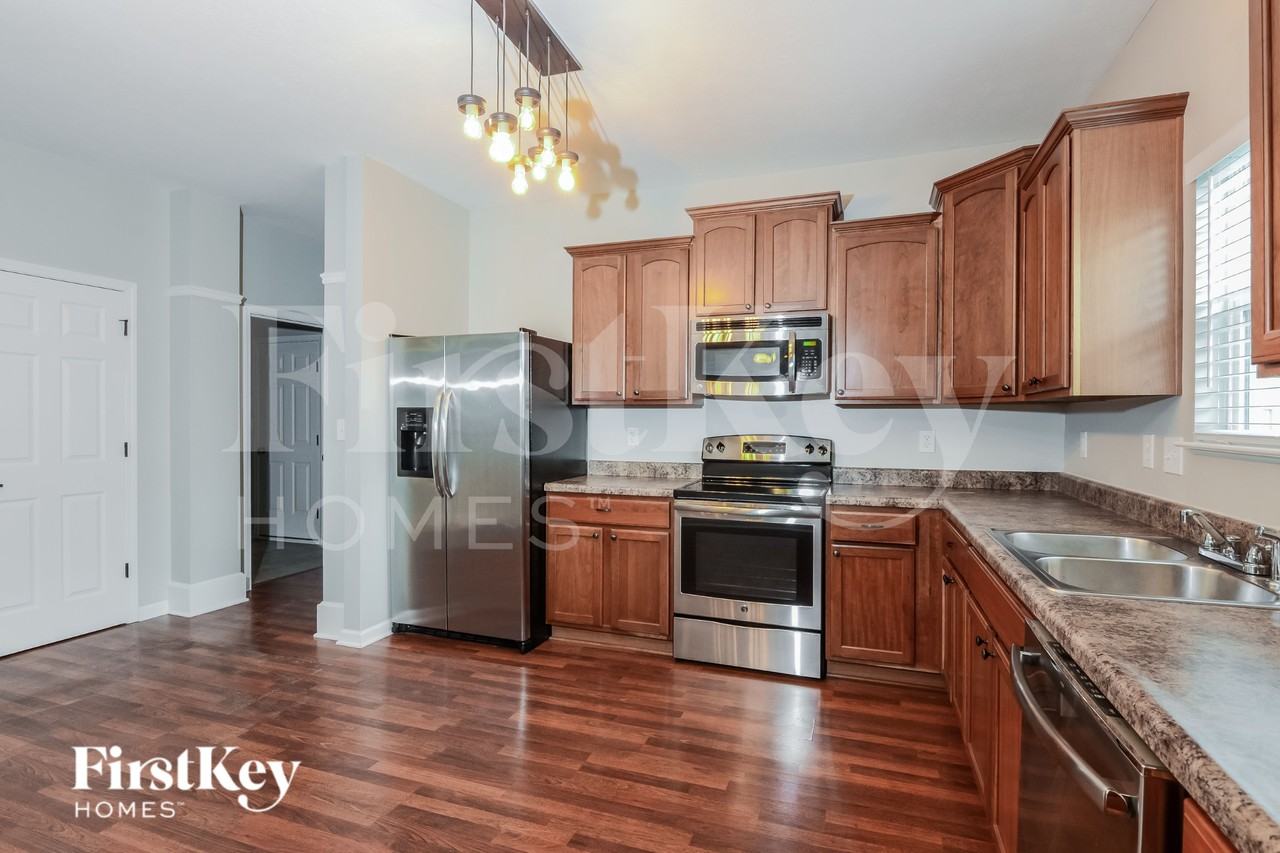 1853 Archbury Dr - Photo 7 of 15