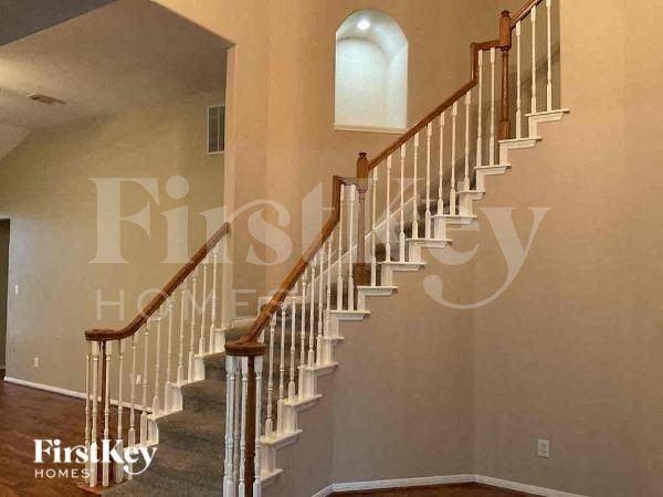 1714 Mustang Xing - Photo 3 of 10