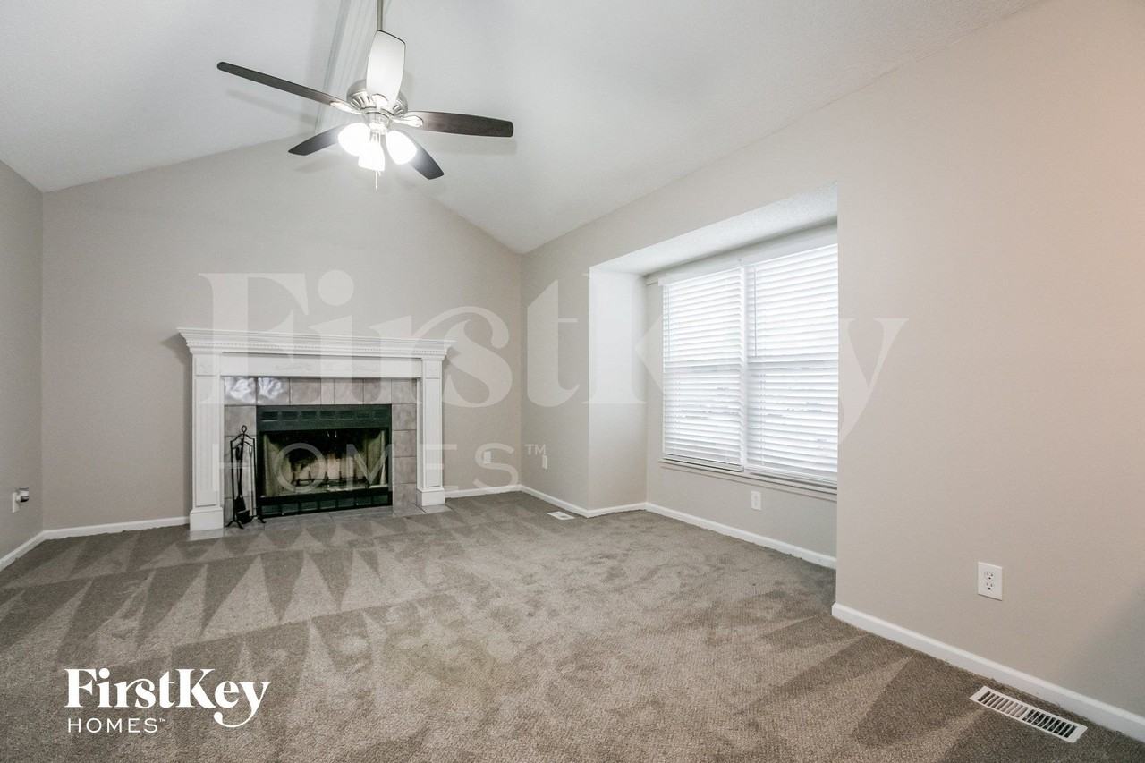 1709 Ne Auburn Dr - Photo 3 of 15