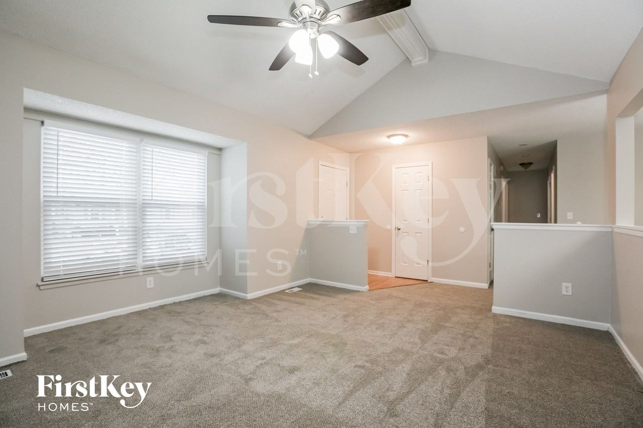 1709 Ne Auburn Dr - Photo 4 of 15