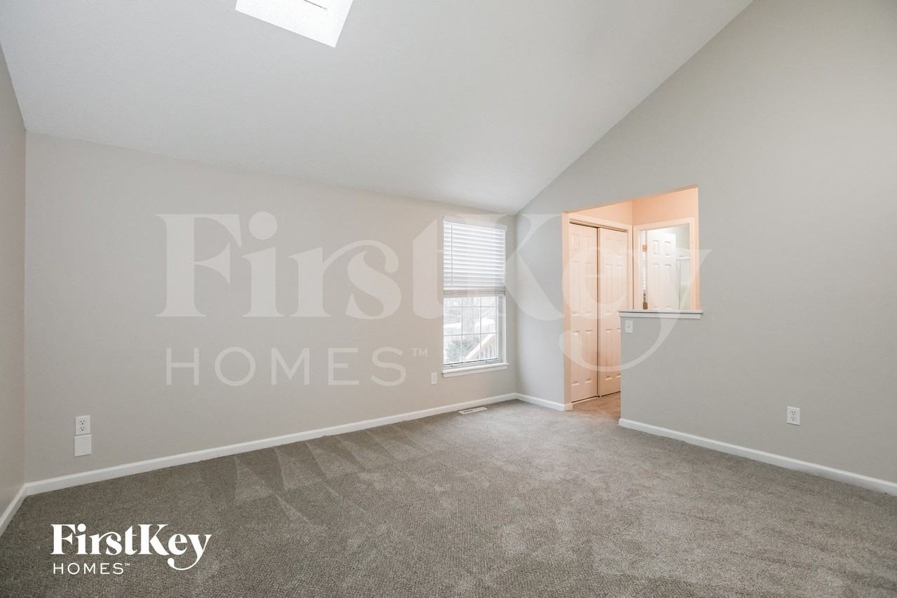 1709 Ne Auburn Dr - Photo 5 of 15