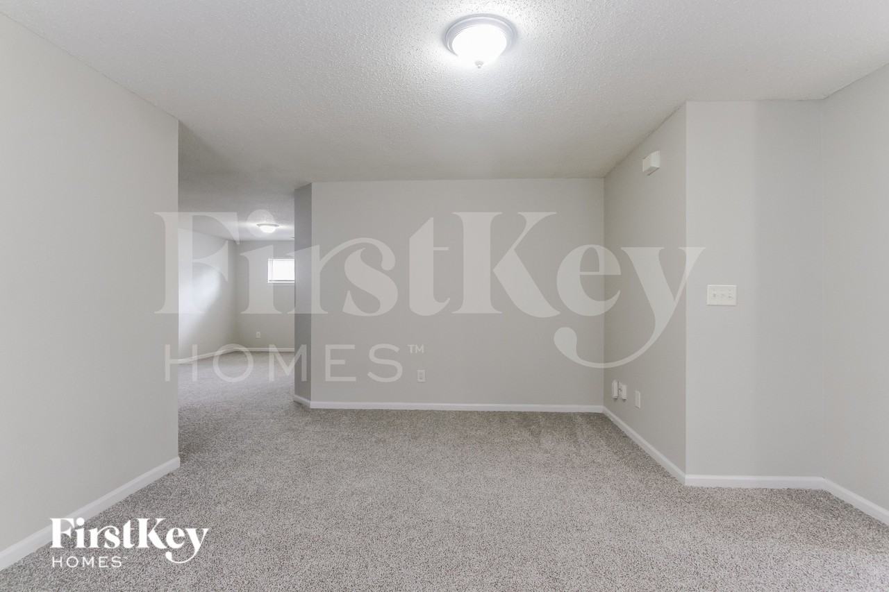 1673 Blue Lake Dr - Photo 3 of 16