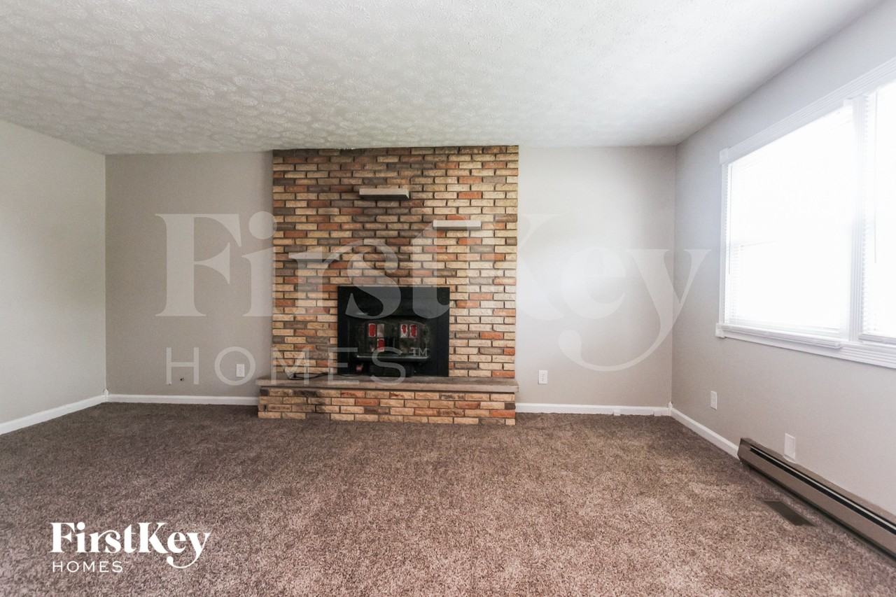 130 Circle Dr - Photo 2 of 15