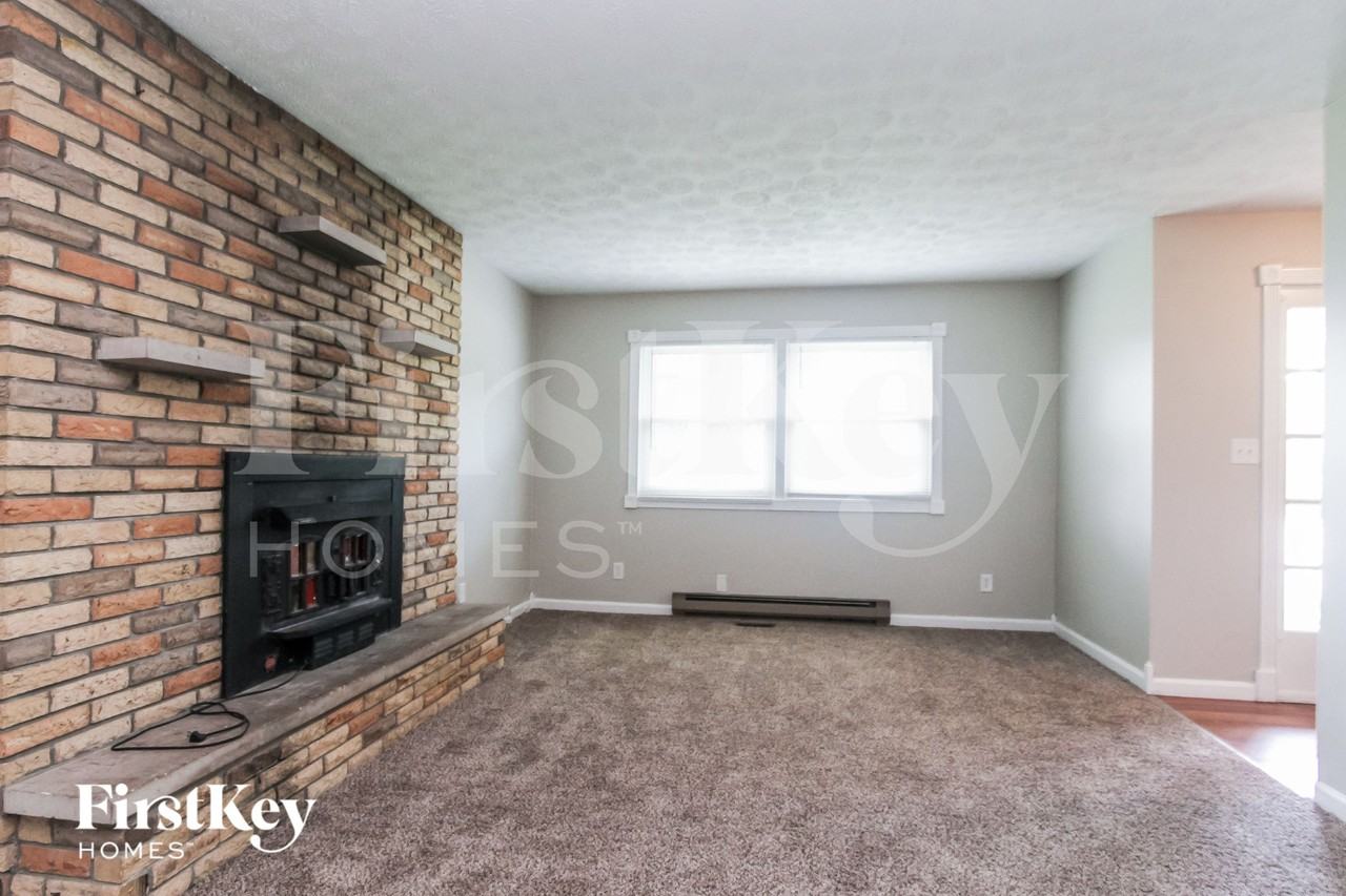 130 Circle Dr - Photo 3 of 15