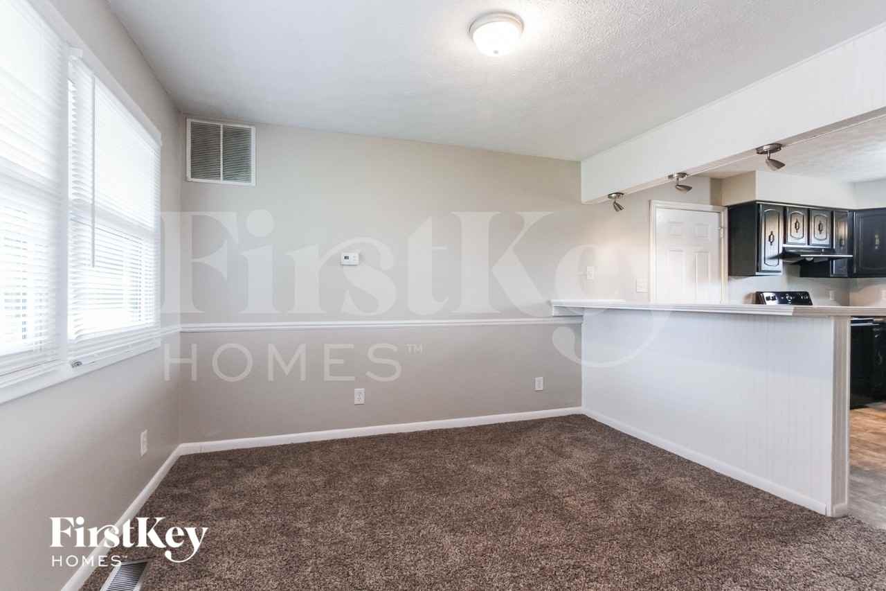 130 Circle Dr - Photo 4 of 15