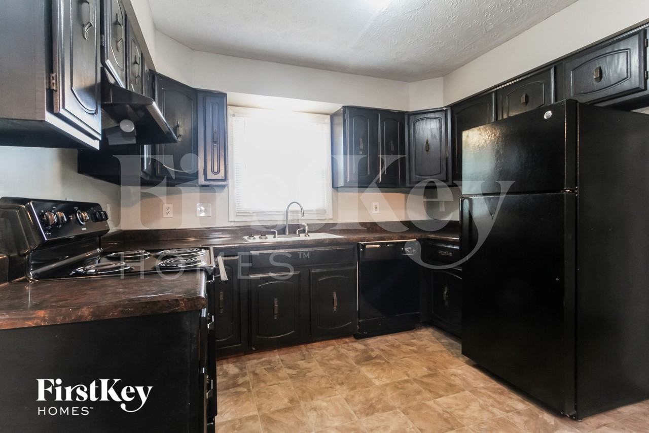 130 Circle Dr - Photo 5 of 15