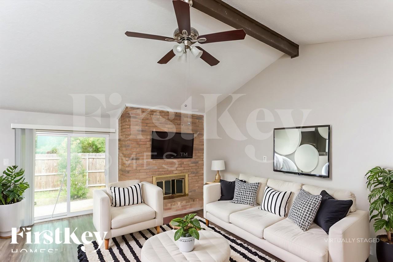 1137 Meadow Creek Ct - Photo 3 of 18