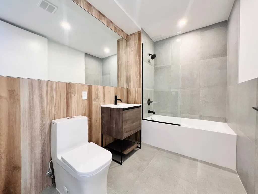 Private Bedroom in 4 Bedroom/2 Bathroom Home - Photo 5 of 13