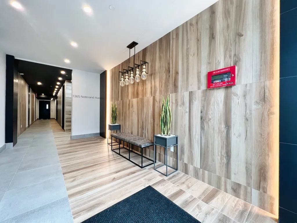 Private Bedroom in 4 Bedroom/2 Bathroom Home - Photo 6 of 13