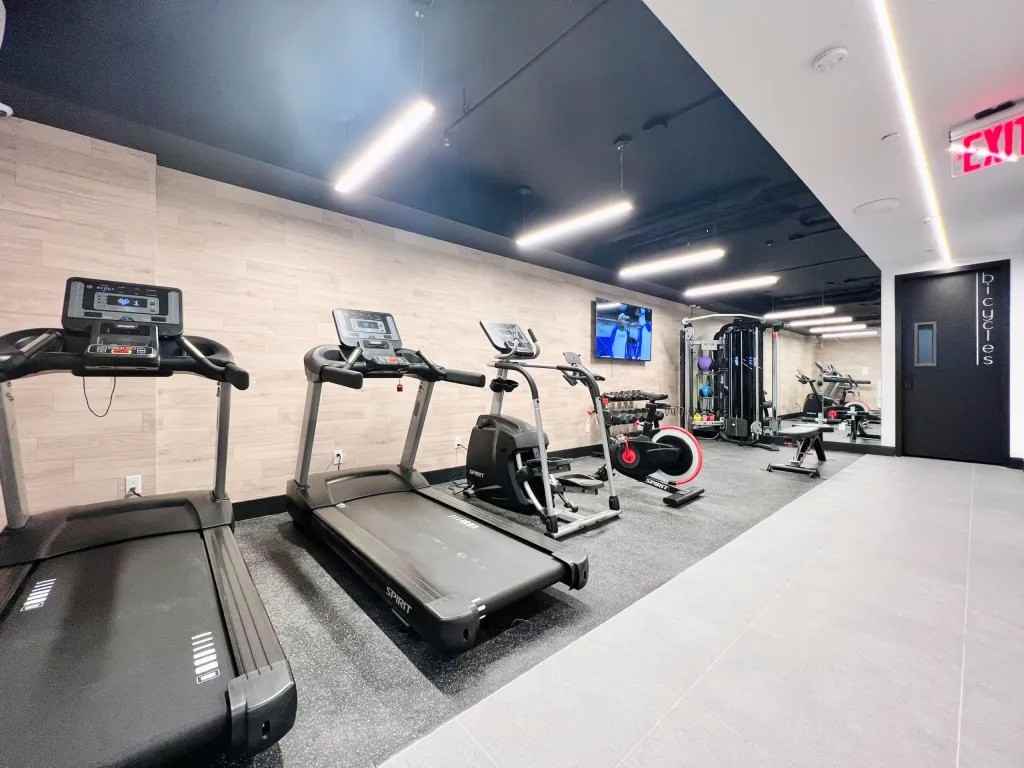 Private Bedroom in 4 Bedroom/2 Bathroom Home - Photo 7 of 13