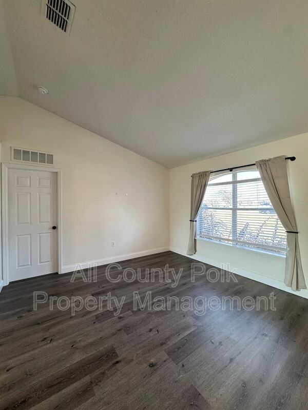 572 Adriel Ave - Photo 2 of 32