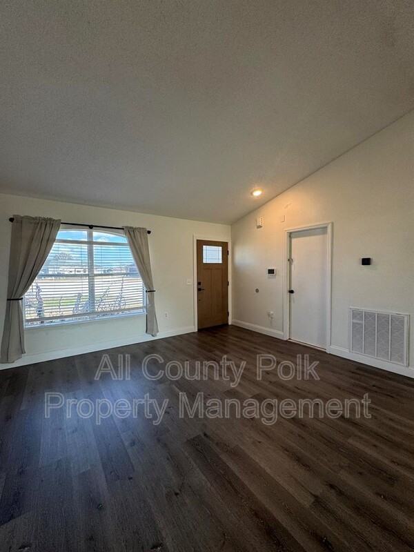 572 Adriel Ave - Photo 3 of 32