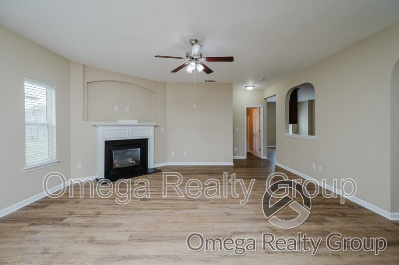 2202 Windy Ln - Photo 7 of 44