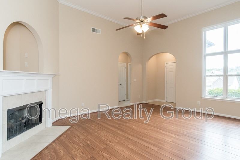 4474 Fairmont Dr - Photo 6 of 42