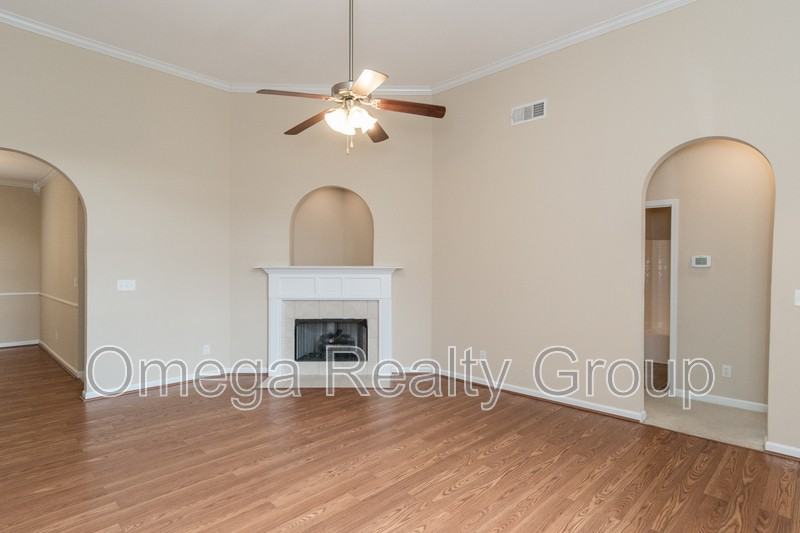 4474 Fairmont Dr - Photo 7 of 42