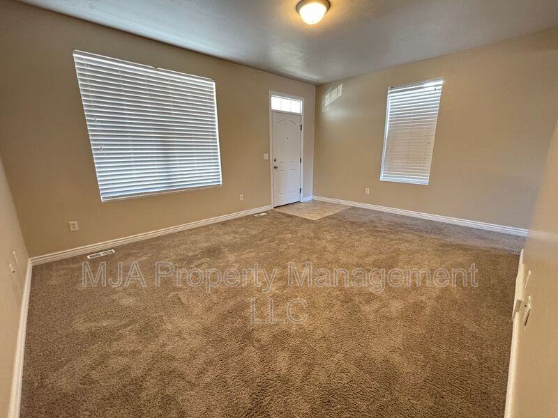 31 N Kintail St - Photo 2 of 24