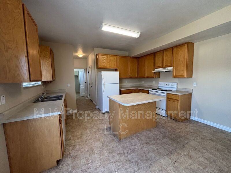 31 N Kintail St - Photo 4 of 24