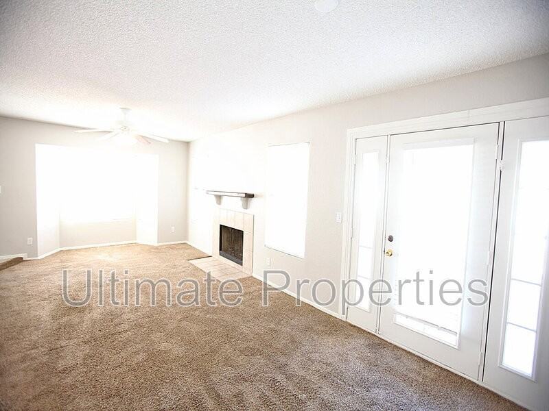 19837 N 47th Ln - Photo 4 of 9