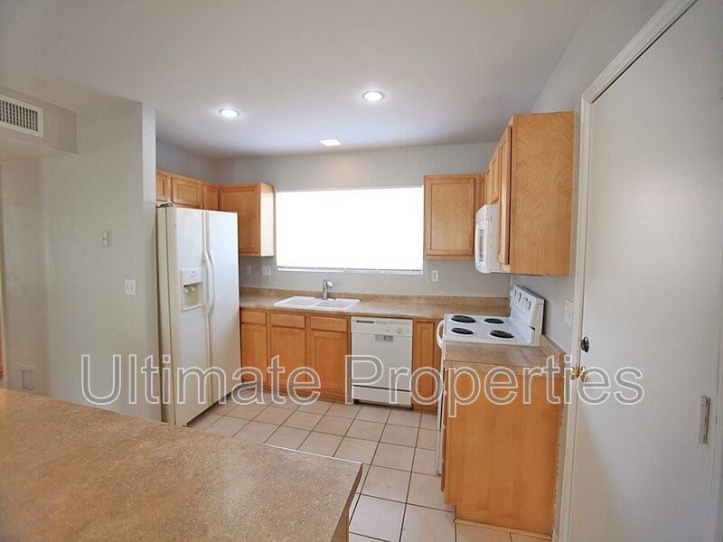 19837 N 47th Ln - Photo 5 of 9