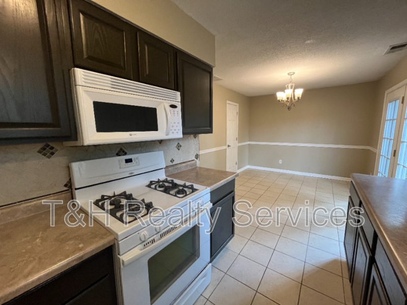 1090 Greenwood Park West Dr - Photo 4 of 25