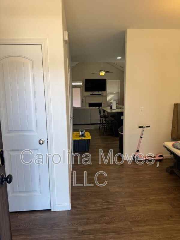 211 Everard Ln - Photo 2 of 11