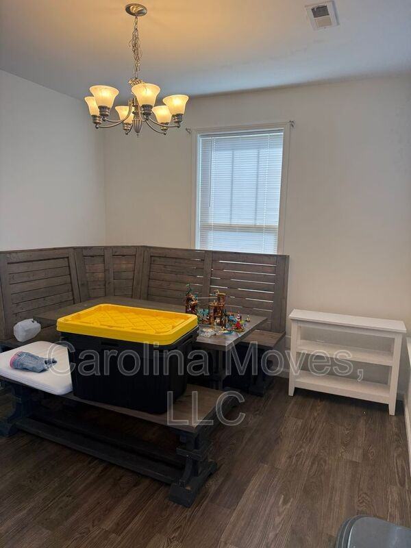 211 Everard Ln - Photo 3 of 11