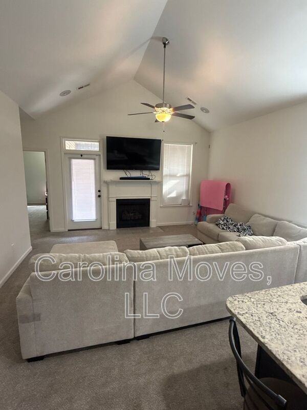 211 Everard Ln - Photo 5 of 11