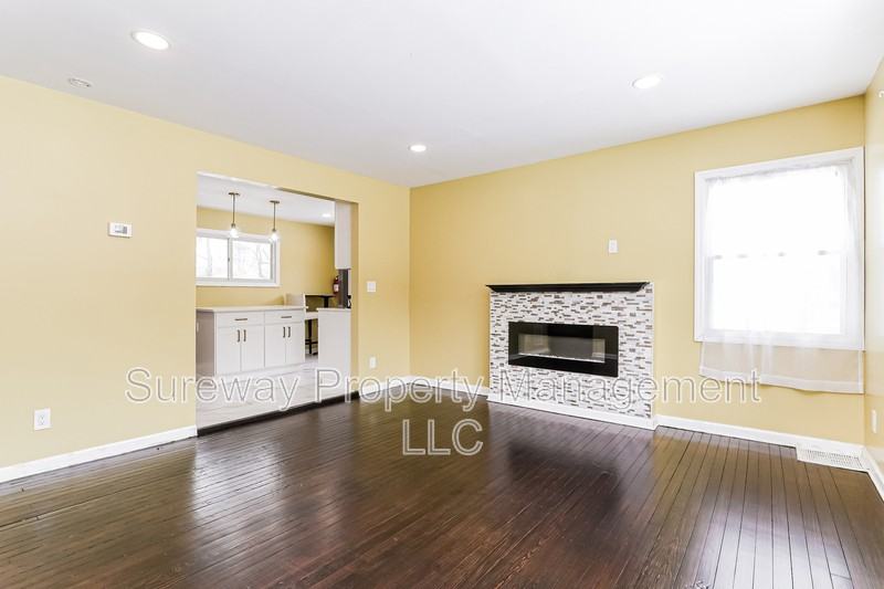 953 Terrace Blvd - Photo 3 of 15