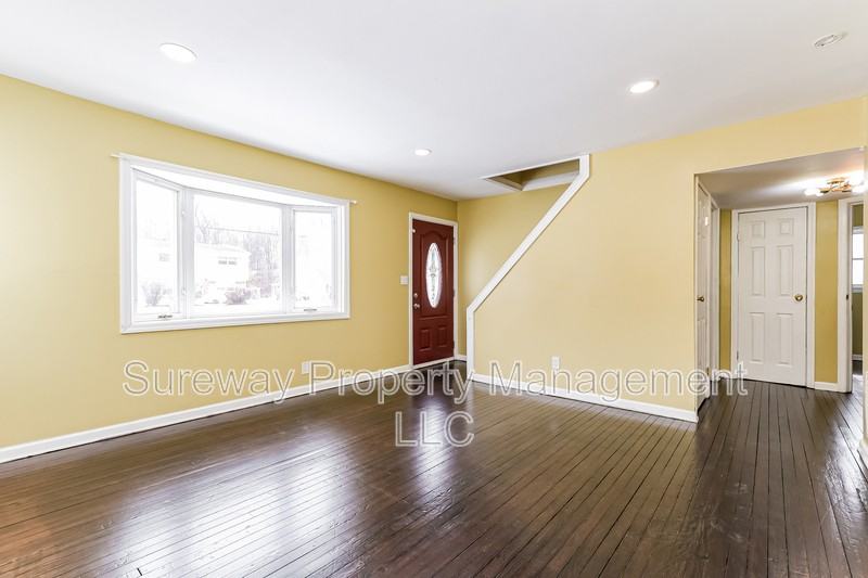 953 Terrace Blvd - Photo 4 of 15