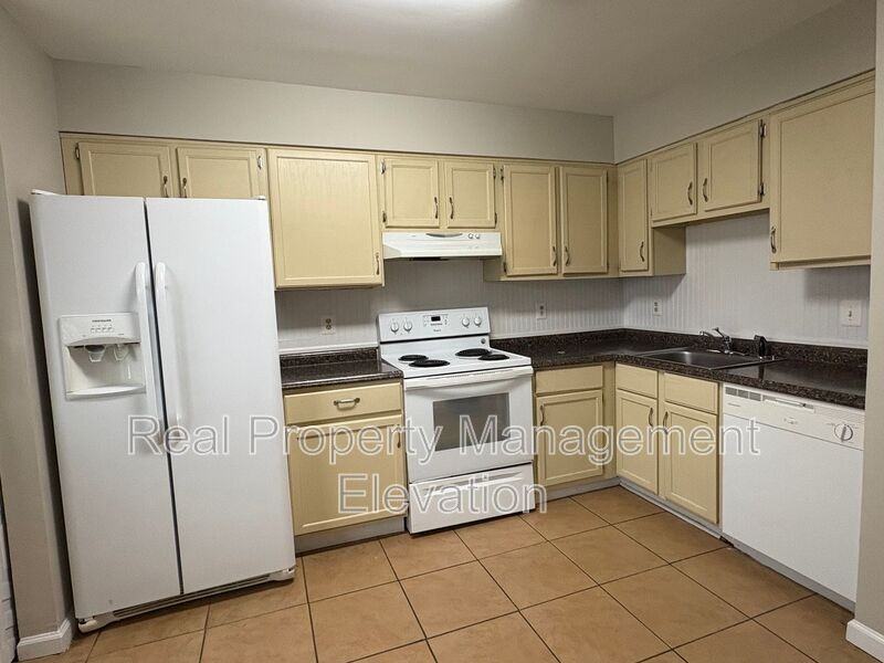 213 Kimberly Way - Photo 3 of 15