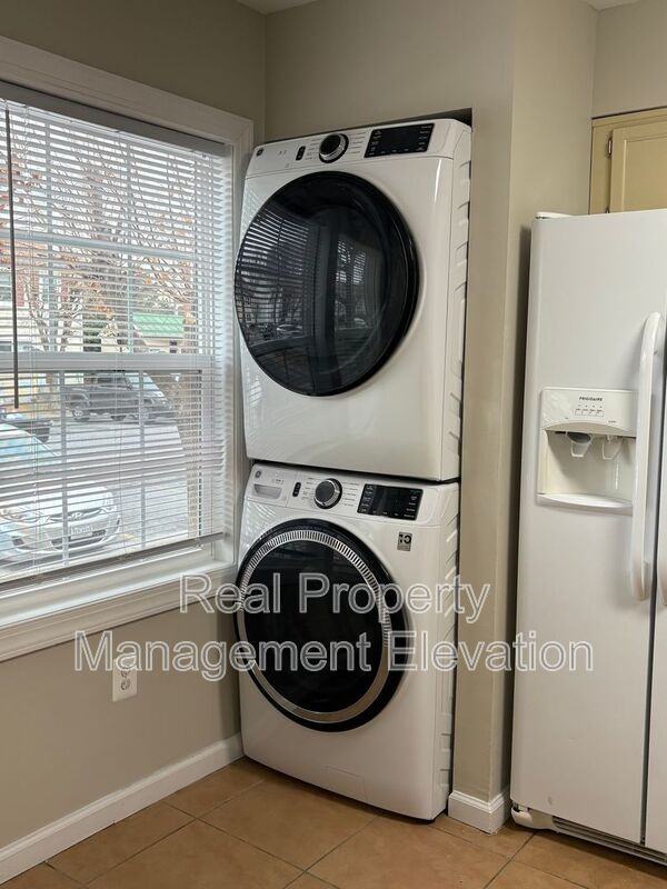 213 Kimberly Way - Photo 5 of 15