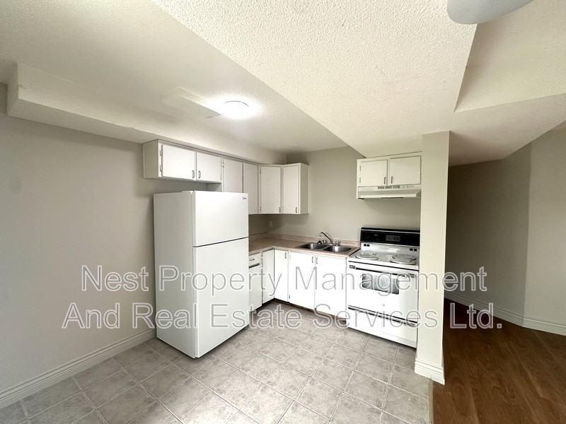 2138 Upland St #B - Photo 3 of 10