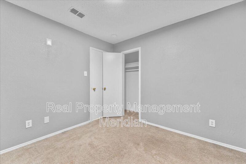 7802 Calgary Ln - Photo 7 of 20