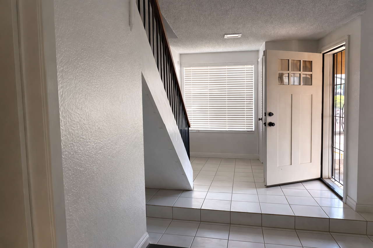 23587 Parkland Ave - Photo 2 of 14