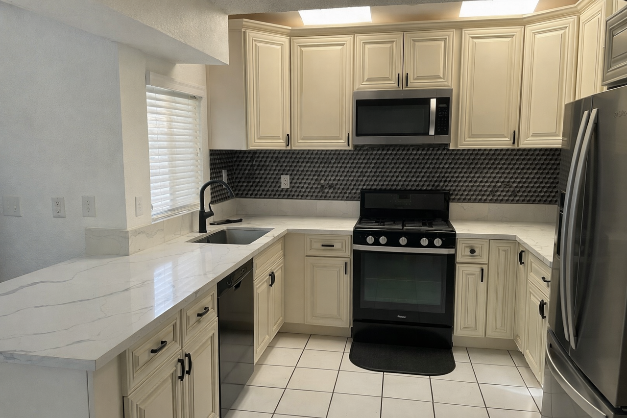 23587 Parkland Ave - Photo 3 of 14