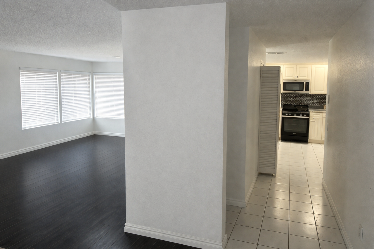 23587 Parkland Ave - Photo 6 of 14