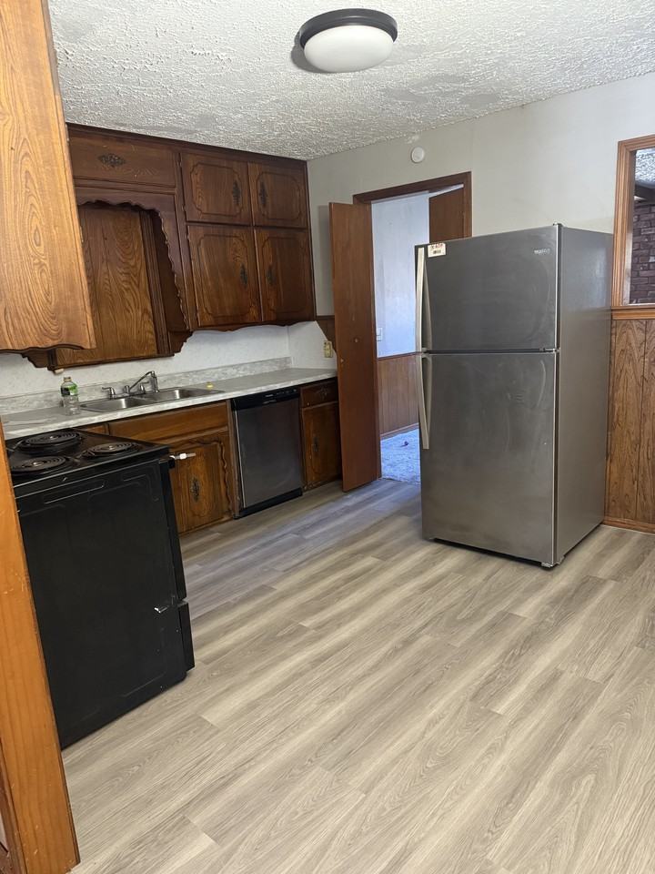 1137 Sw 49th St #1137SW49th - Photo 3 of 5