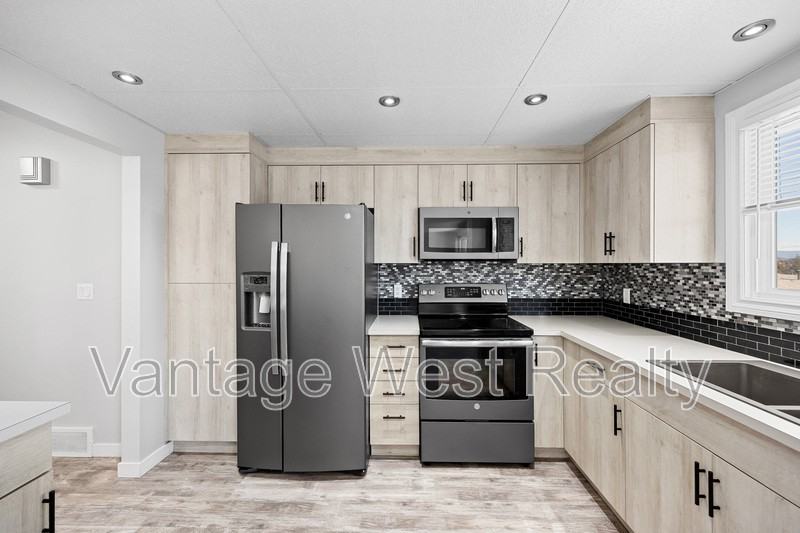 3717 3717 - Photo 2 of 20