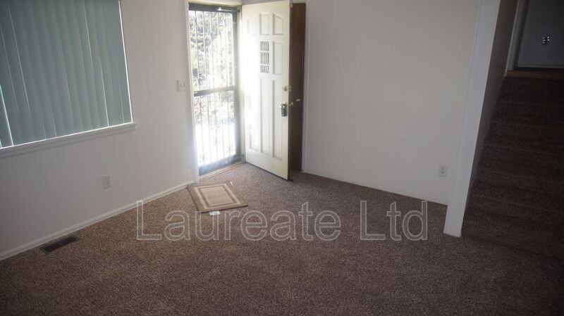 1060 S Newark St - Photo 4 of 12