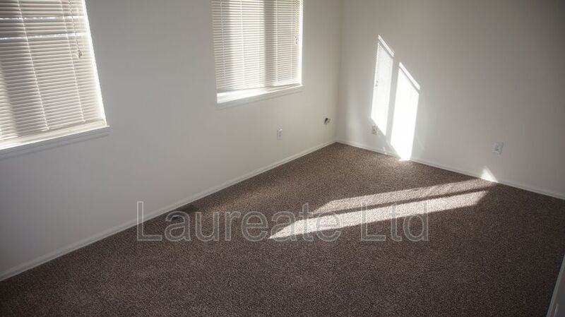 1060 S Newark St - Photo 5 of 12